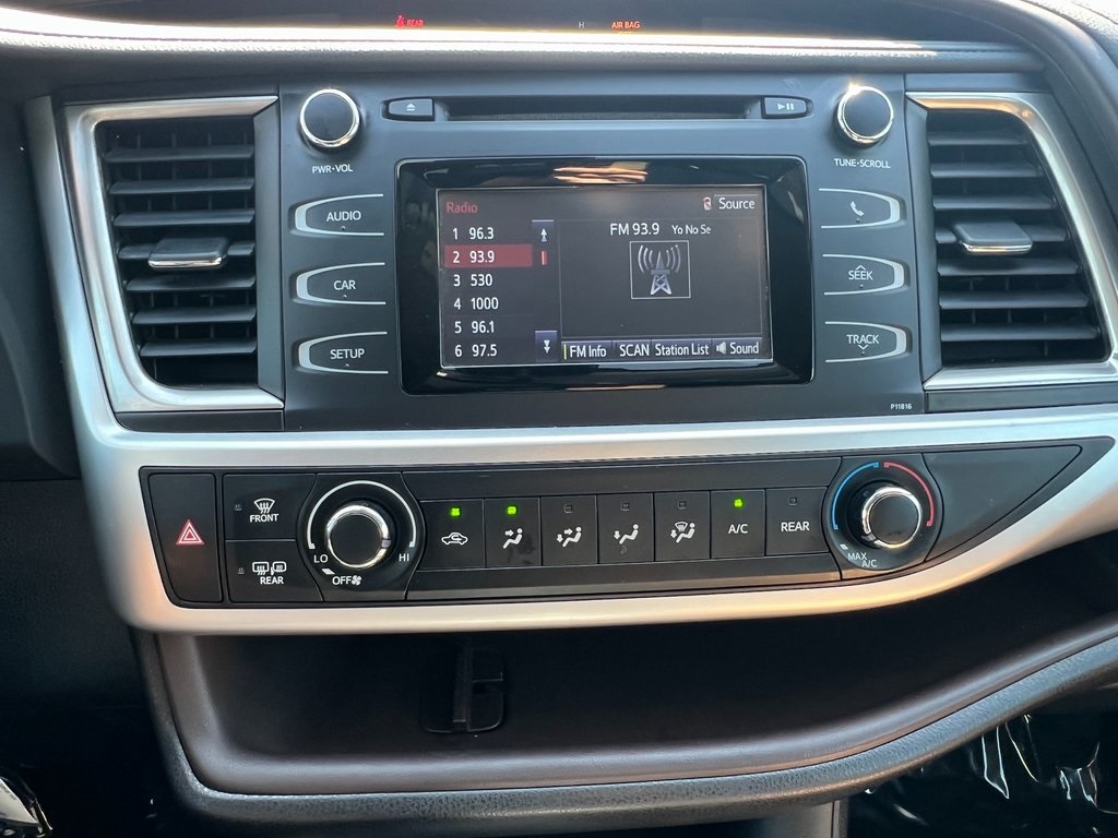Vehicle image 22 of 33