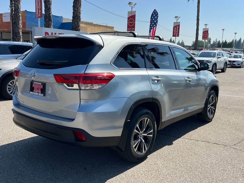 Vehicle image 5 of 33
