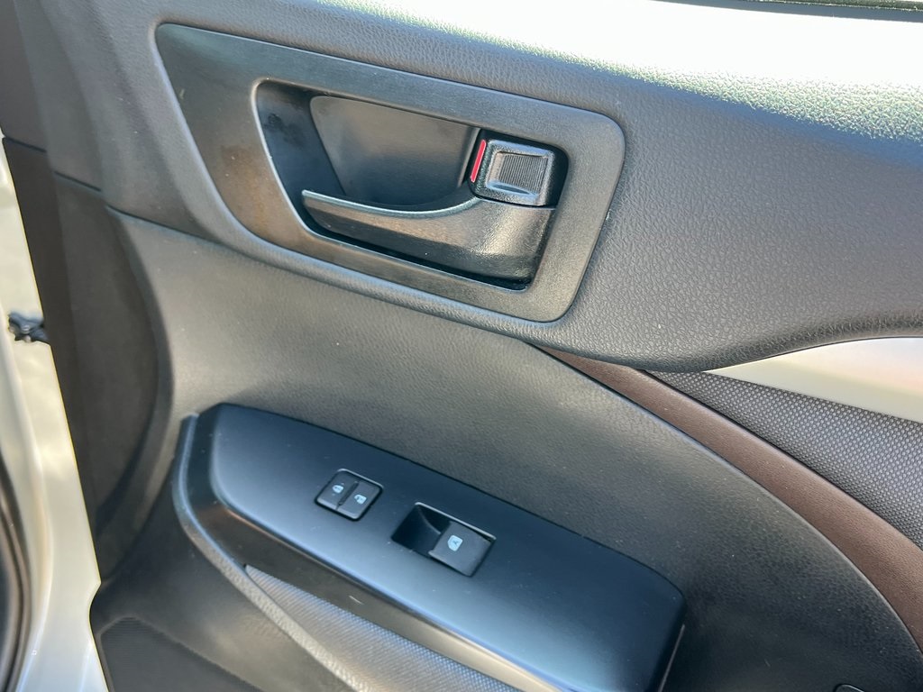 Vehicle image 13 of 33