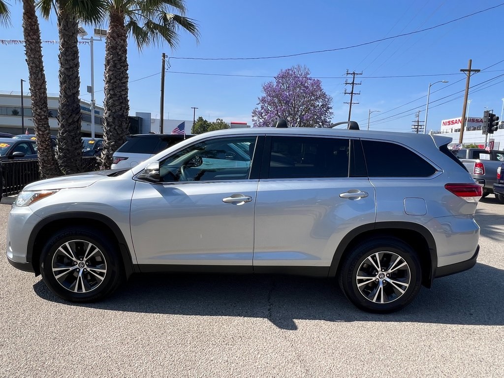 Vehicle image 8 of 33