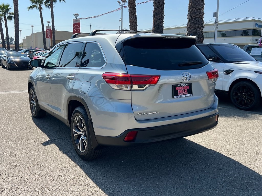 Vehicle image 6 of 33