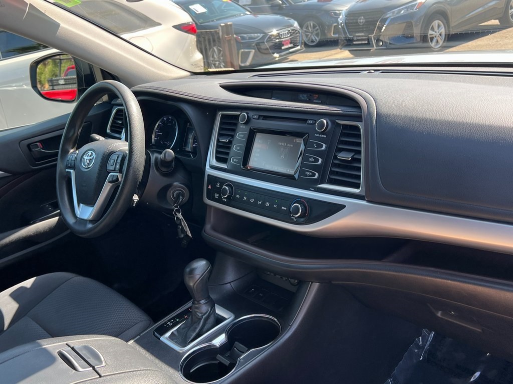 Vehicle image 10 of 33