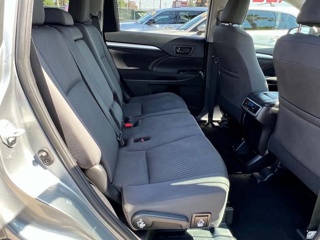 Vehicle image 14 of 33