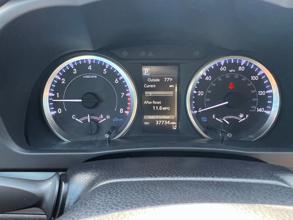 Vehicle image 21 of 33