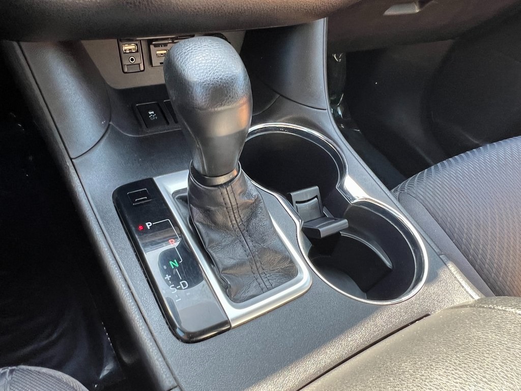 Vehicle image 24 of 33