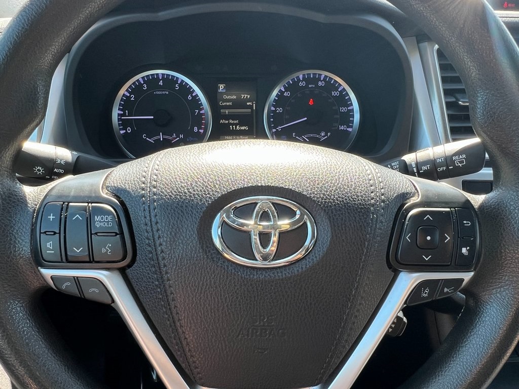 Vehicle image 18 of 33
