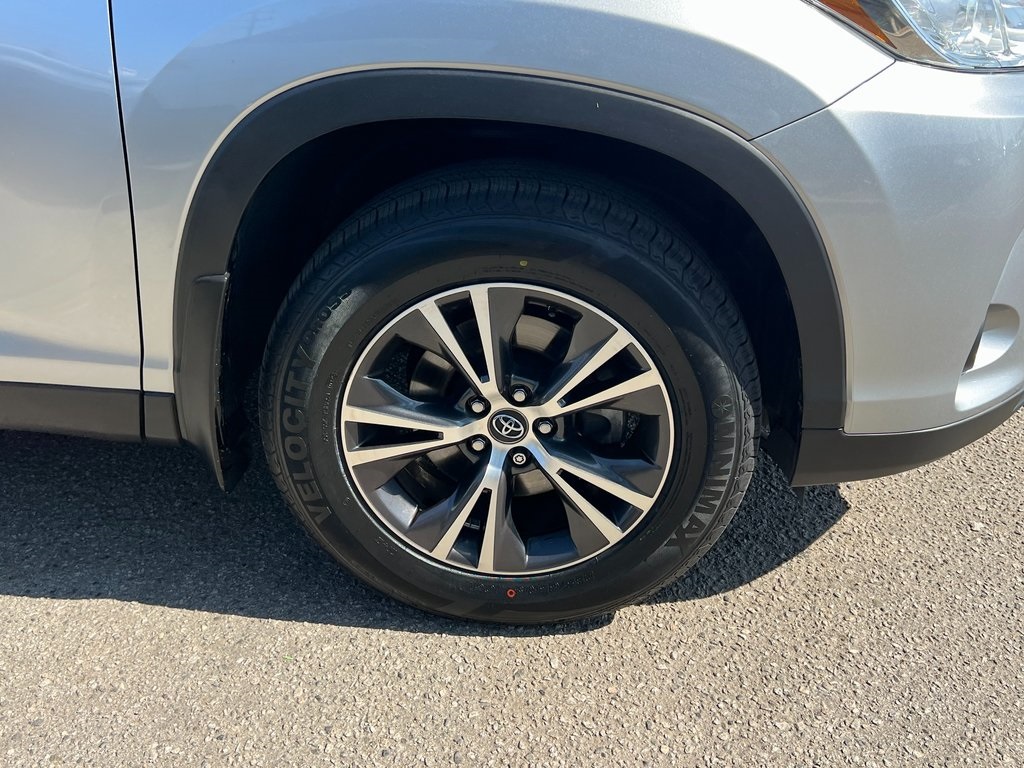 Vehicle image 9 of 33