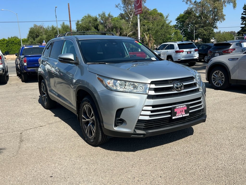 Vehicle image 4 of 33