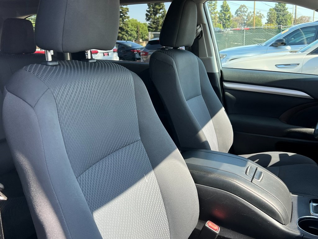 Vehicle image 12 of 33