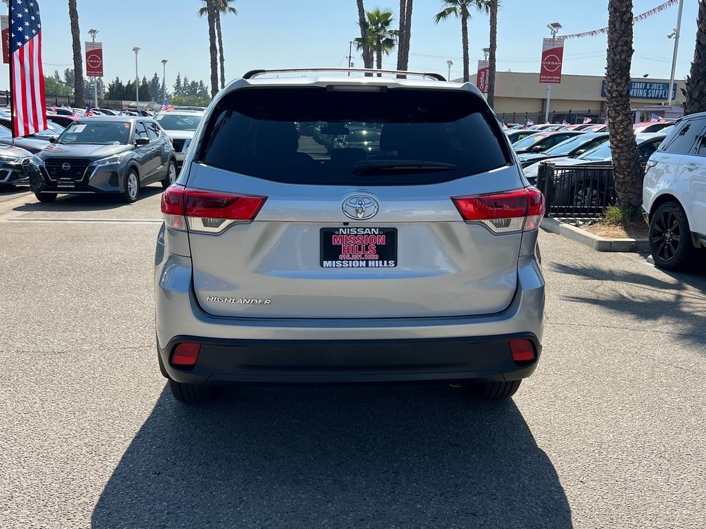 Vehicle image 7 of 33