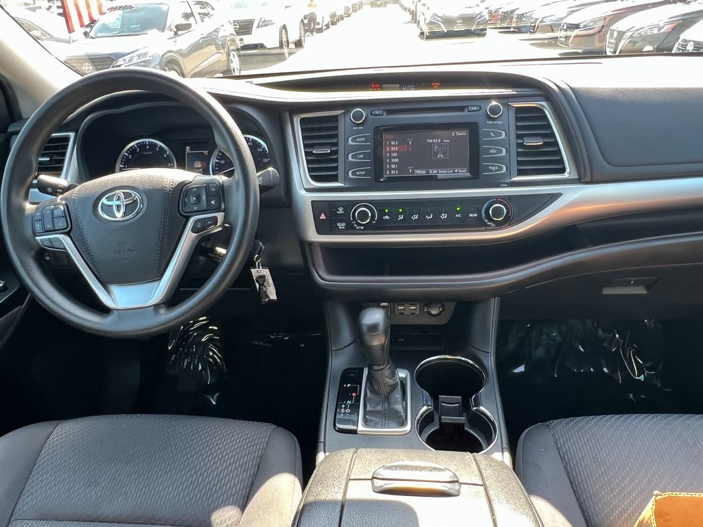 Vehicle image 15 of 33