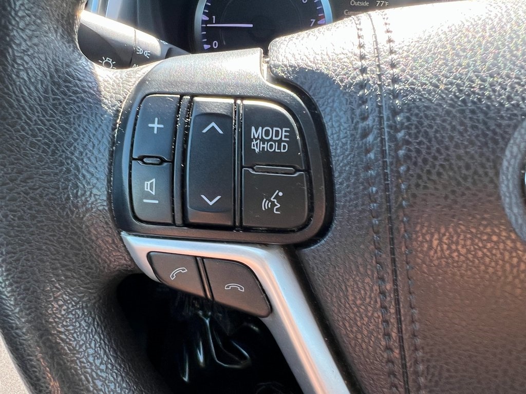 Vehicle image 19 of 33