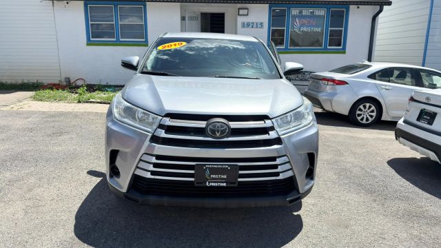 2019 Toyota Highlander LE Plus Image 2 of 13