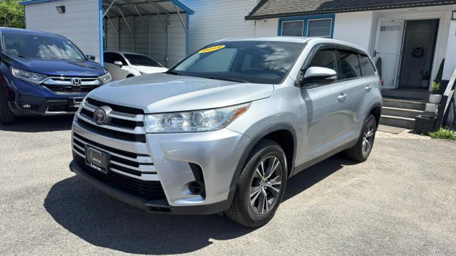 2019 Toyota Highlander LE Plus Image 1 of 13