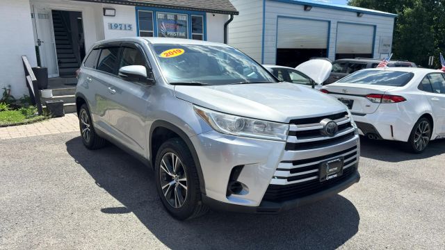2019 Toyota Highlander LE Plus Image 3 of 13