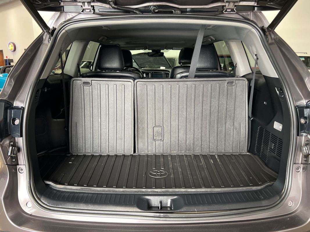 Vehicle image 52 of 117