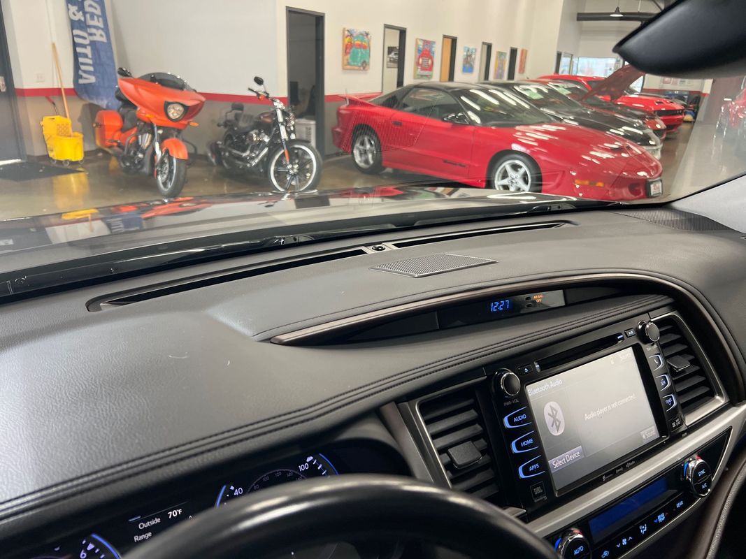 Vehicle image 81 of 117