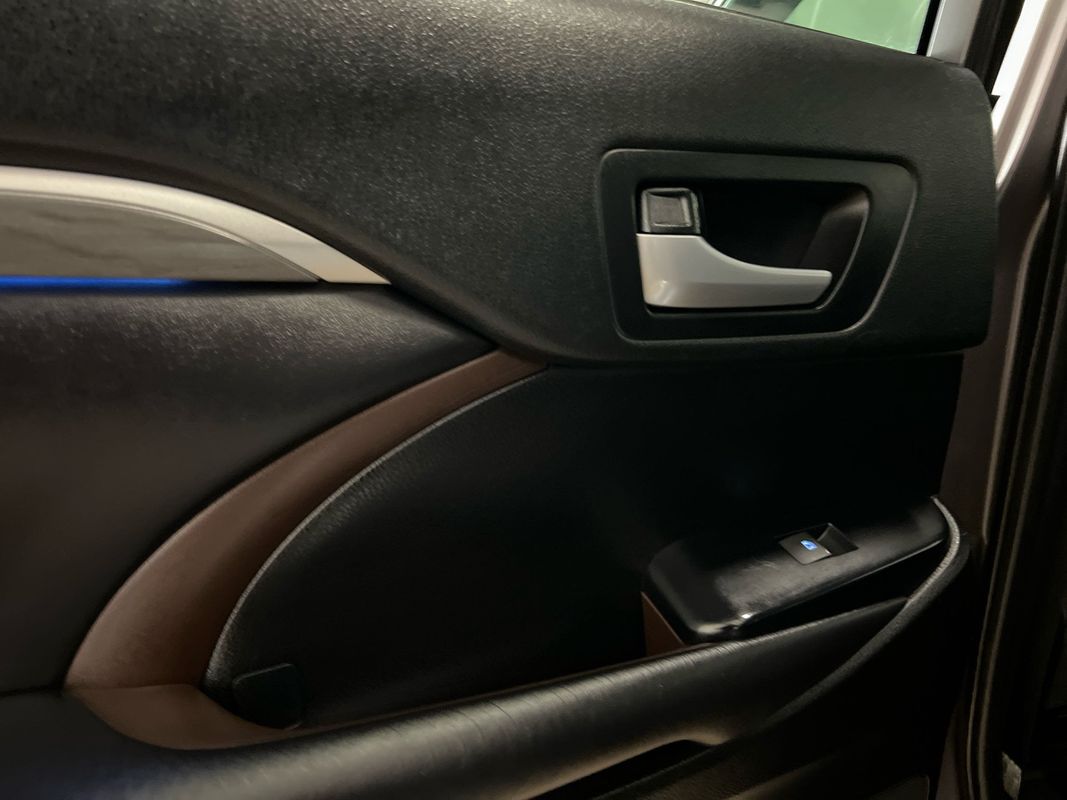 Vehicle image 111 of 117