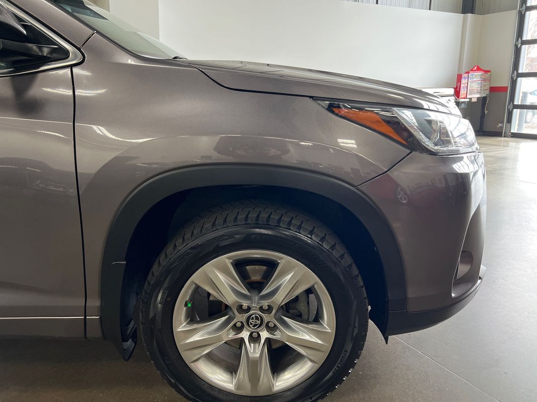 Vehicle image 62 of 117