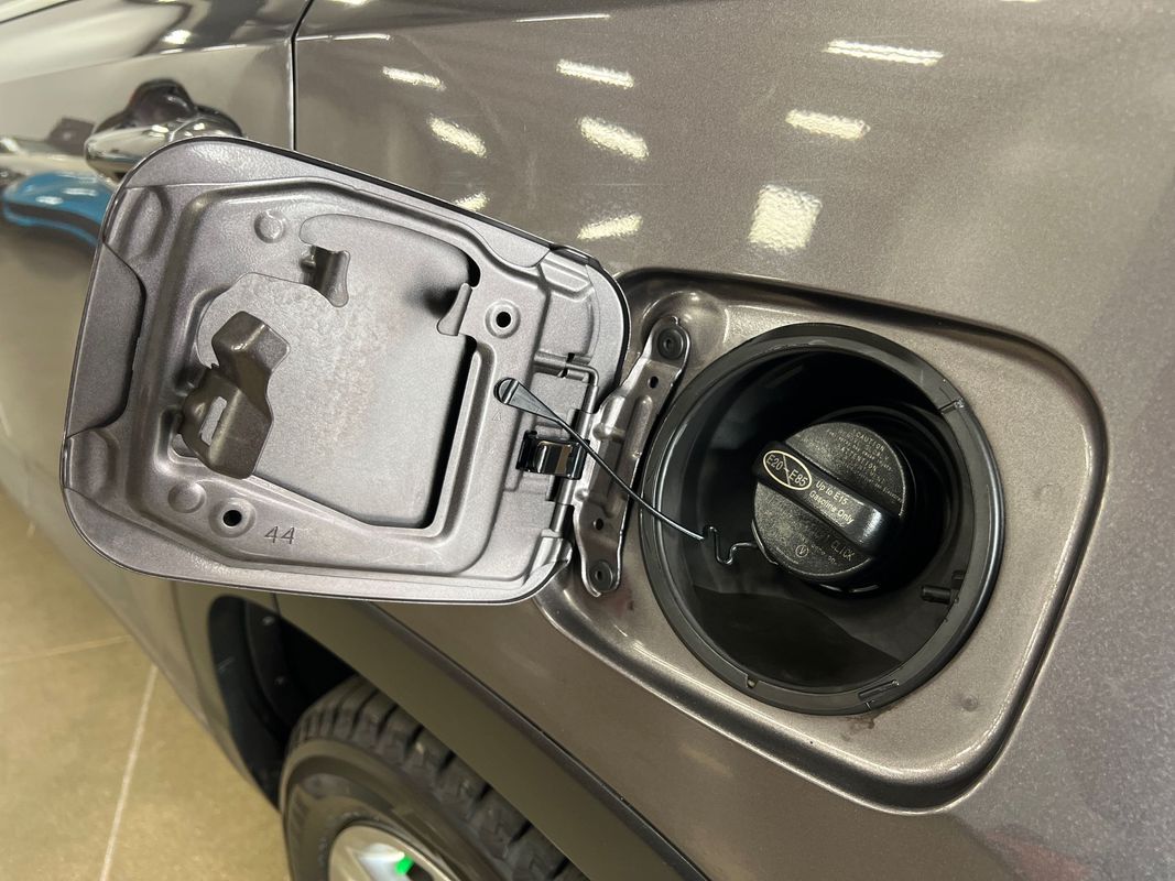 Vehicle image 40 of 117