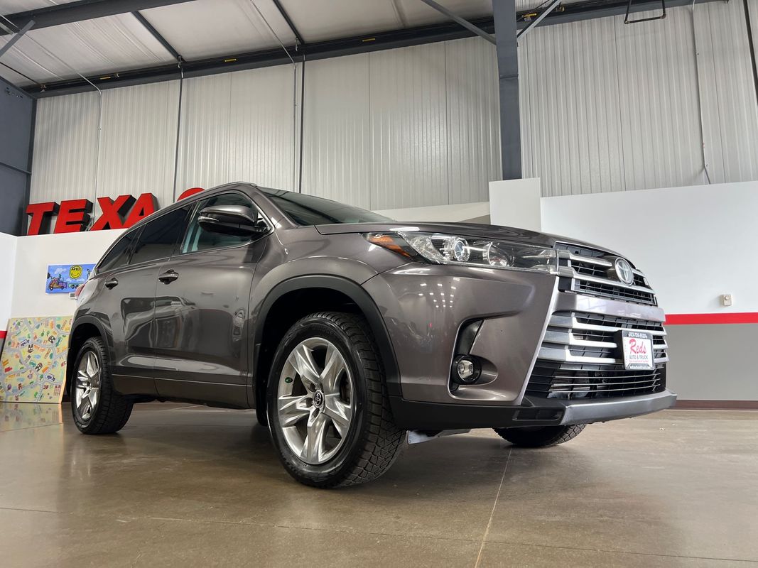 Vehicle image 20 of 117