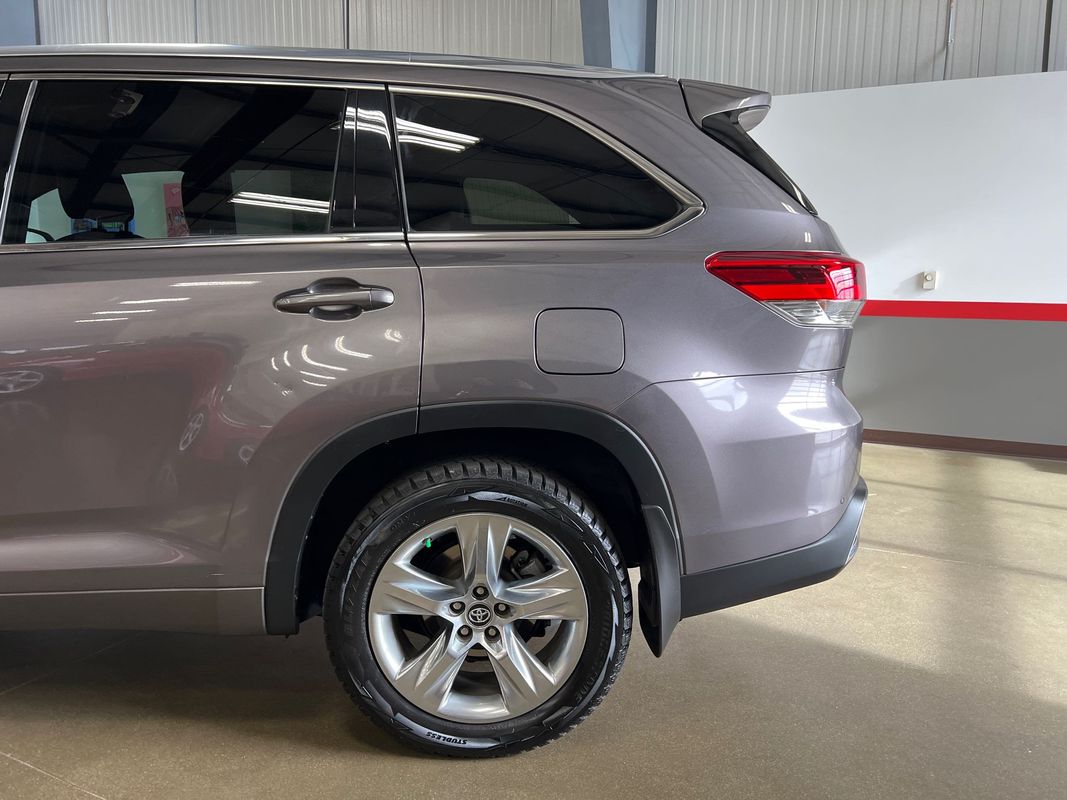 Vehicle image 14 of 117