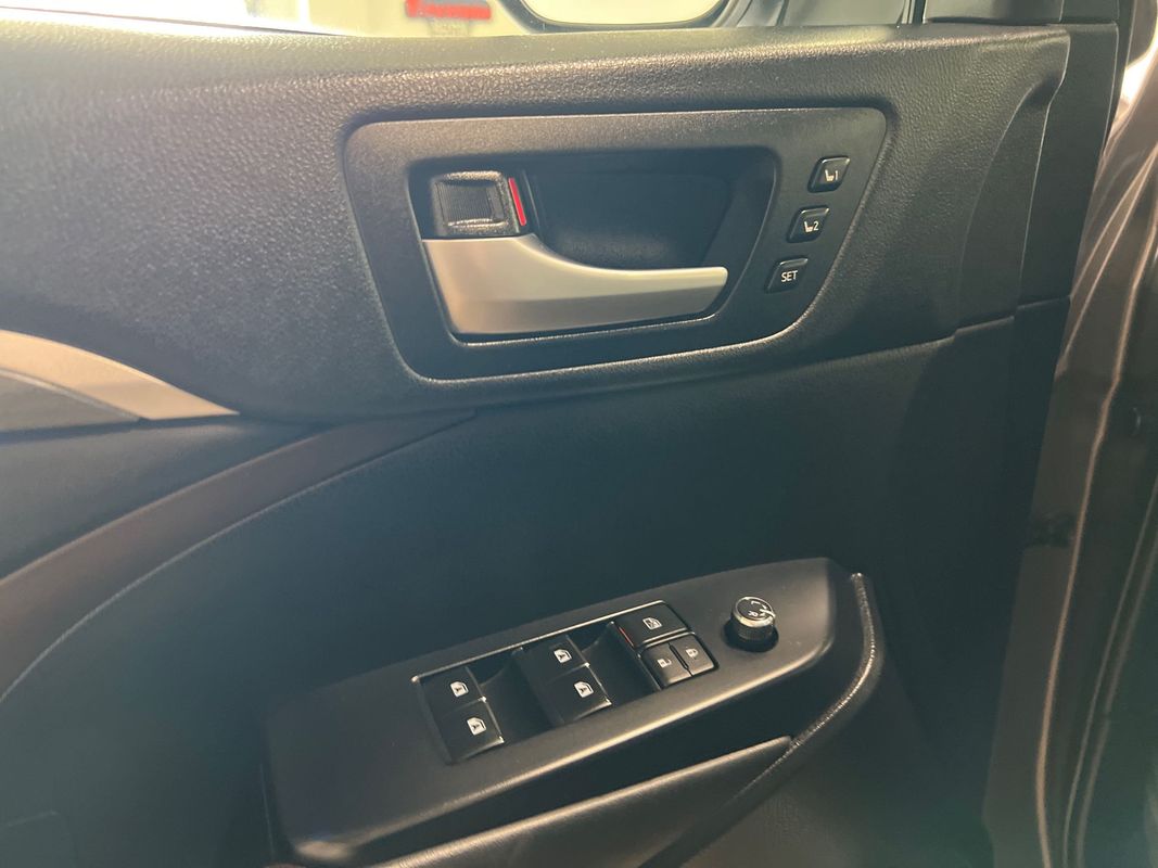 Vehicle image 70 of 117