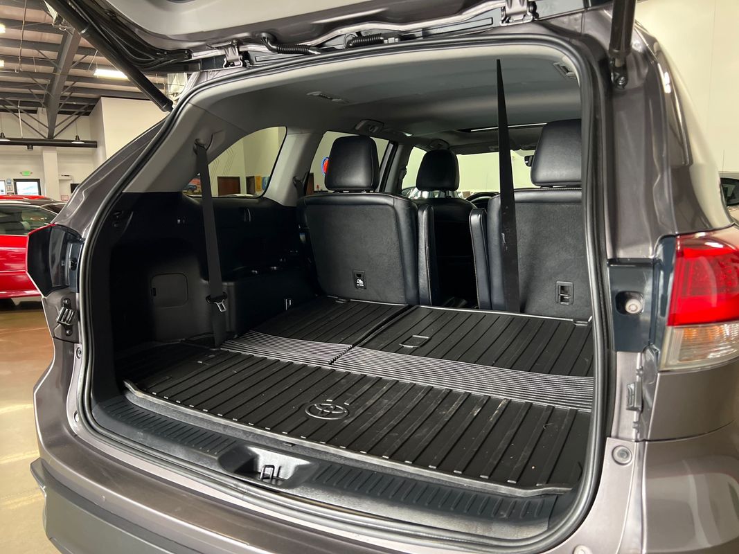 Vehicle image 47 of 117