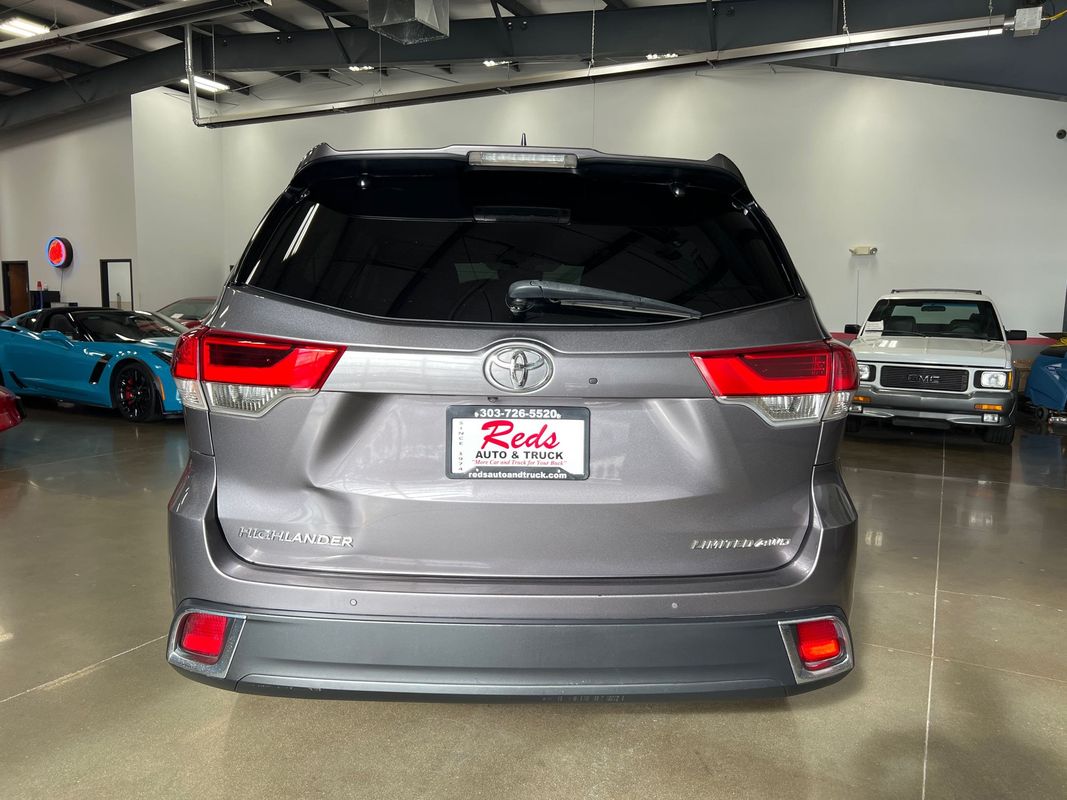 Vehicle image 17 of 117