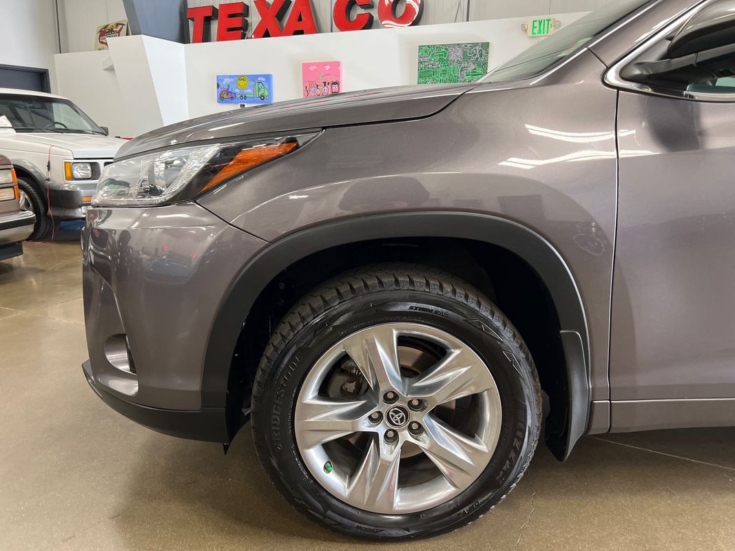 Vehicle image 53 of 117