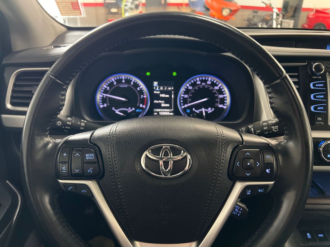 Vehicle image 77 of 117