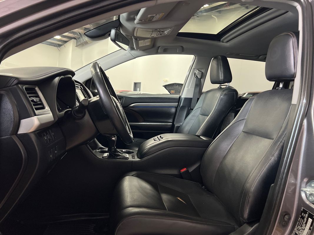Vehicle image 28 of 117