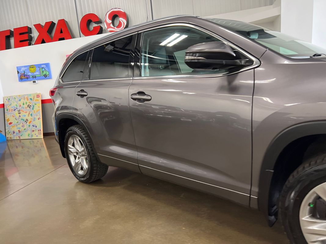 Vehicle image 19 of 117