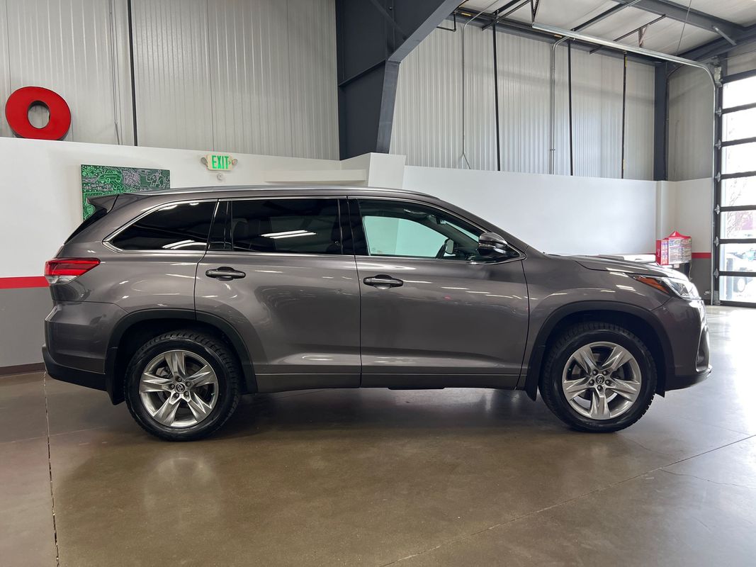 Vehicle image 10 of 117