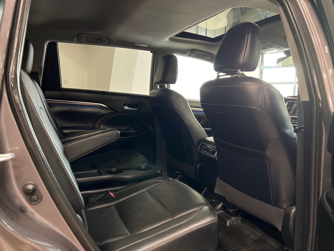 Vehicle image 106 of 117