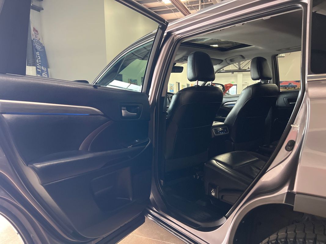 Vehicle image 110 of 117