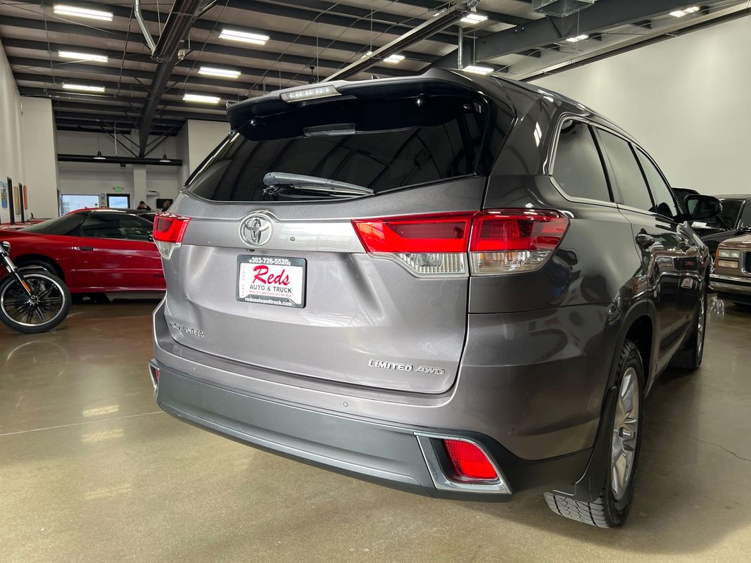 Vehicle image 15 of 117