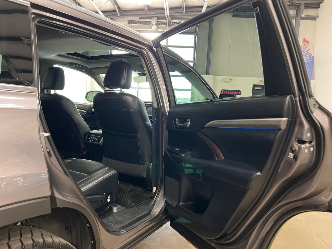 Vehicle image 103 of 117