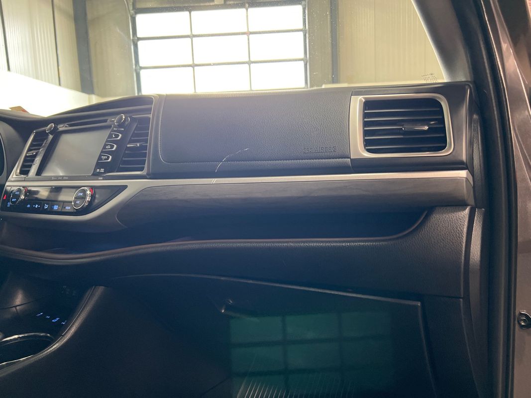 Vehicle image 100 of 117