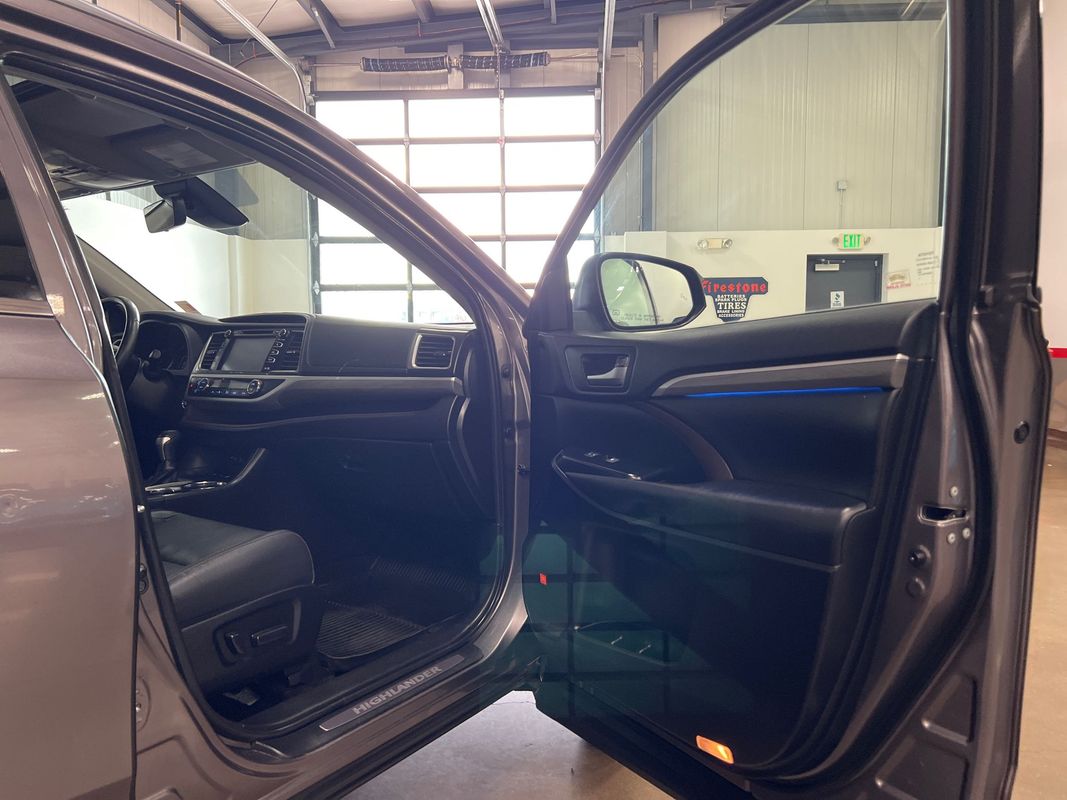 Vehicle image 93 of 117