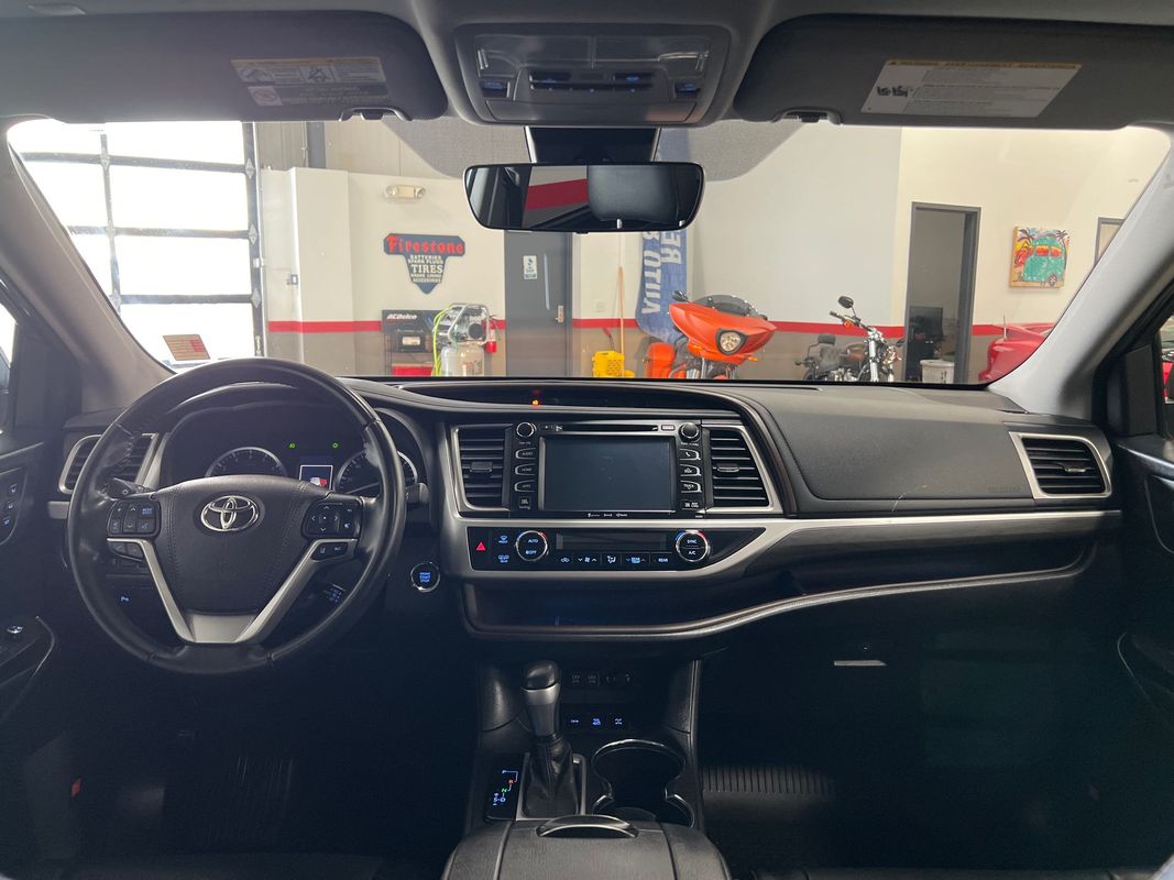 Vehicle image 29 of 117
