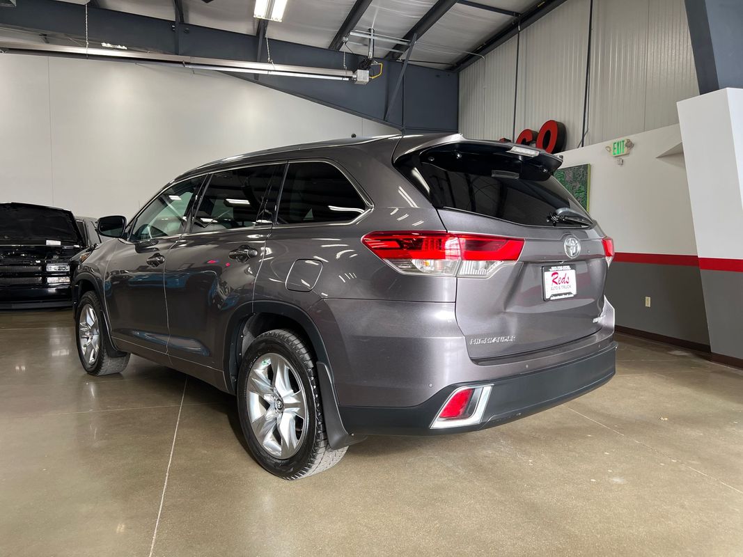Vehicle image 16 of 117
