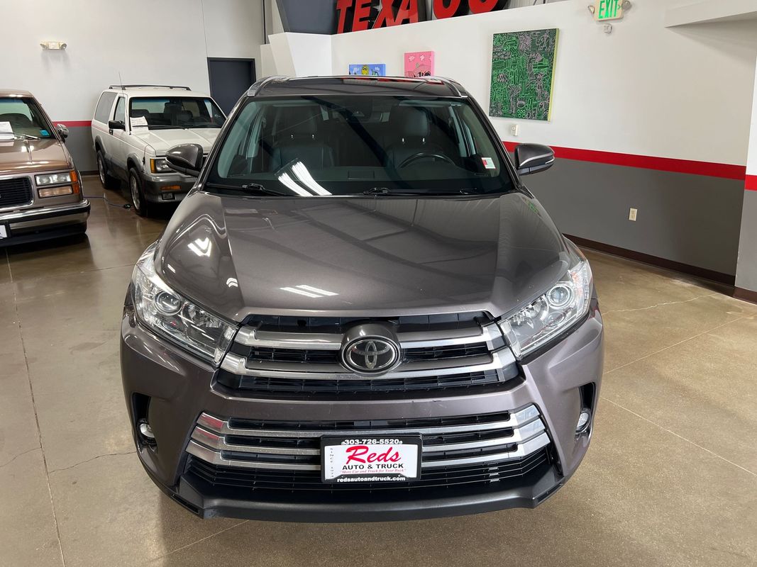 Vehicle image 6 of 117