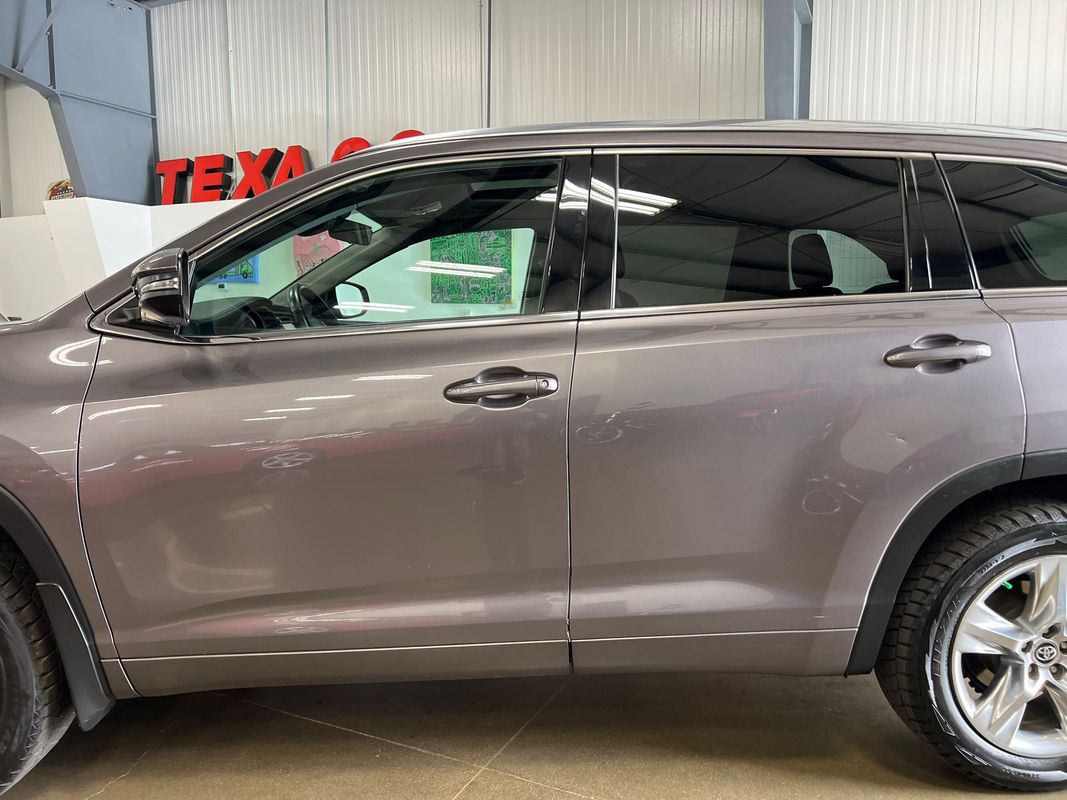 Vehicle image 22 of 117