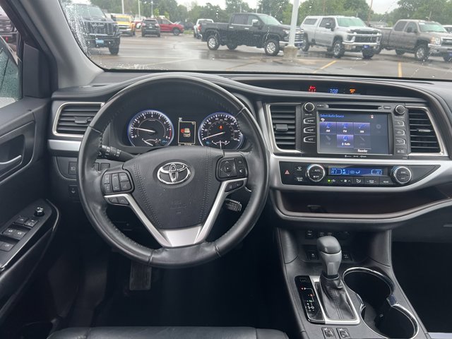 Vehicle image 13 of 27