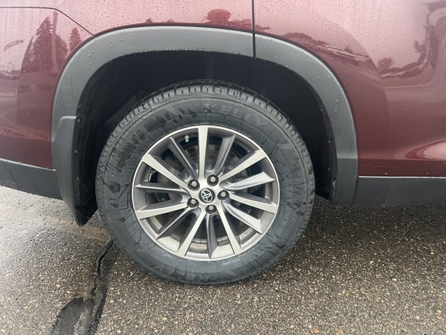 Vehicle image 9 of 27