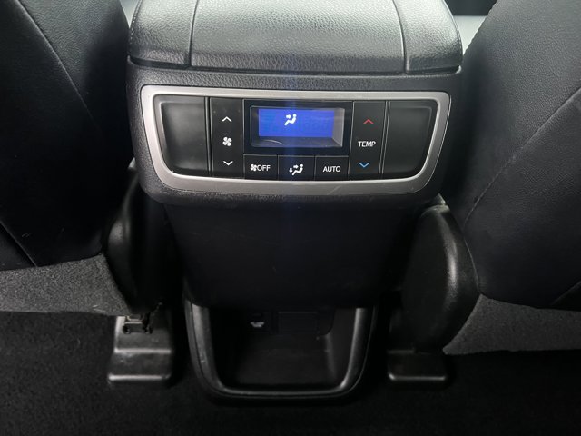 Vehicle image 21 of 27