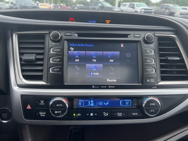 Vehicle image 17 of 27