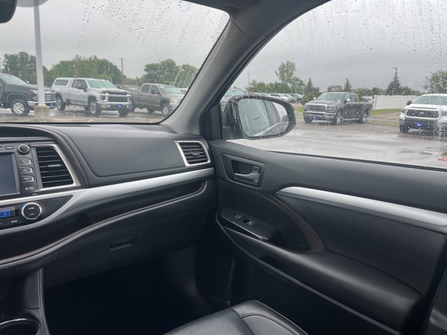 Vehicle image 14 of 27