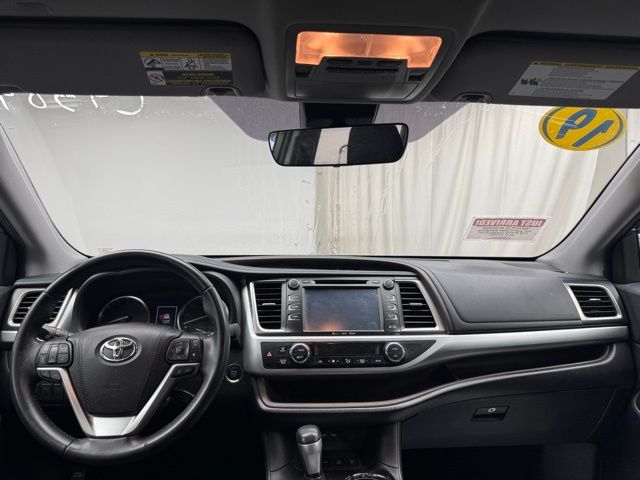 Vehicle image 14 of 22
